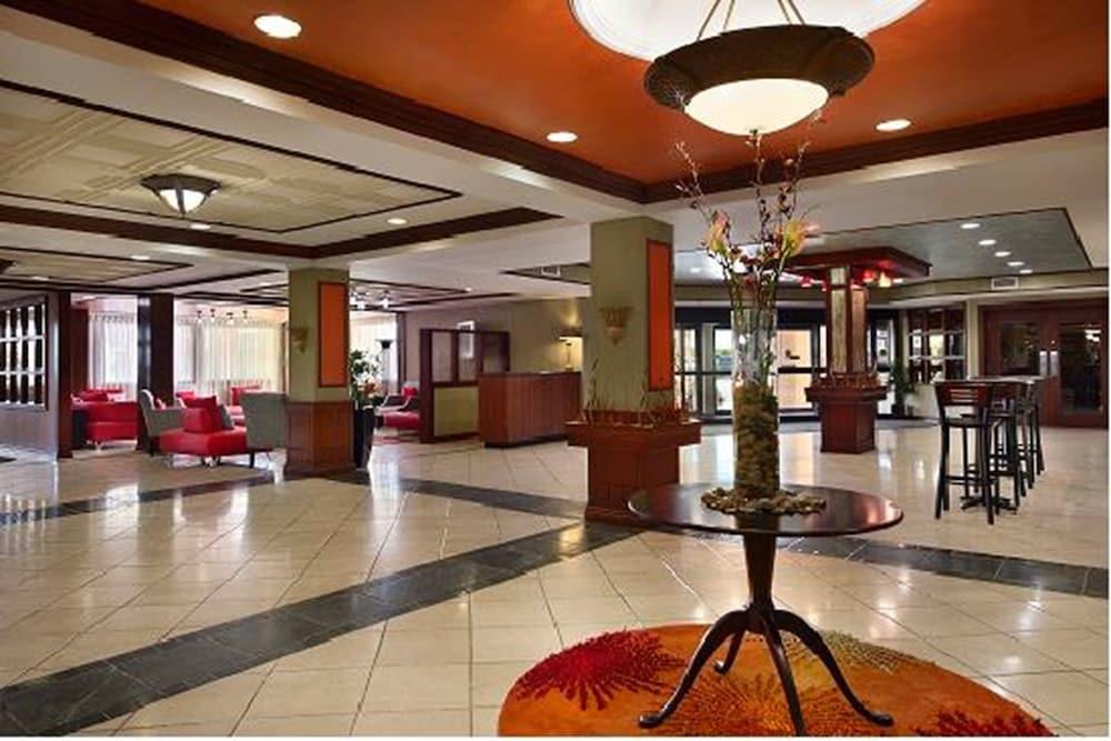 Wyndham Garden Hotel Newark Airport Interior photo