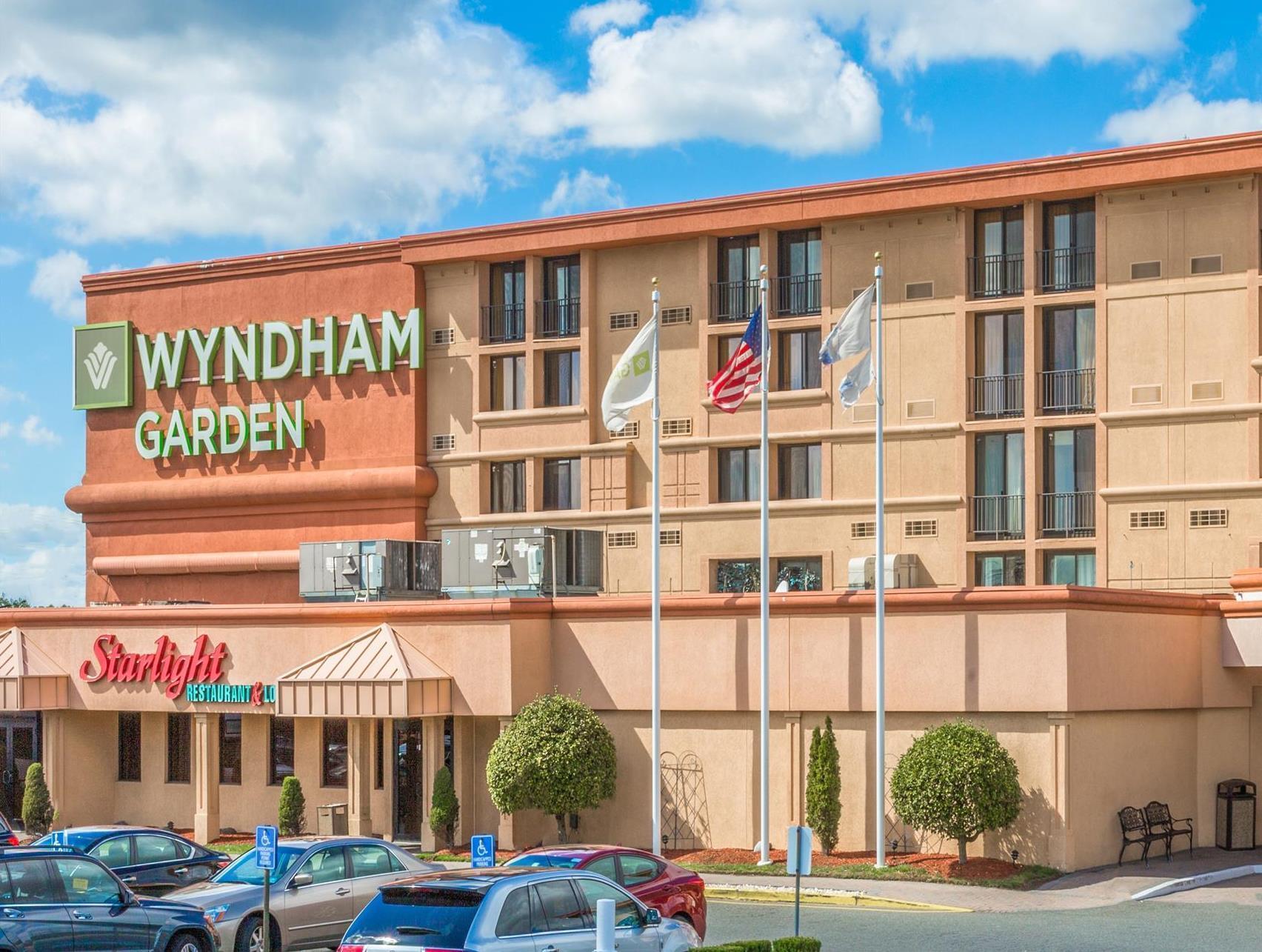 Wyndham Garden Hotel Newark Airport Exterior photo